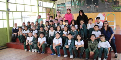 Padres y apoderados realizan caracterización de cuentos en 2°B